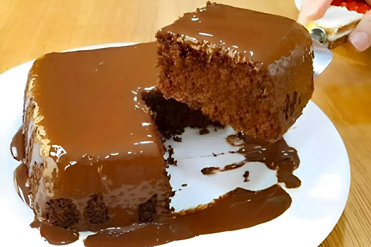 Bolo simples que fica pronto em 5 minutos feito sem leite farinha de trigo e açúcar