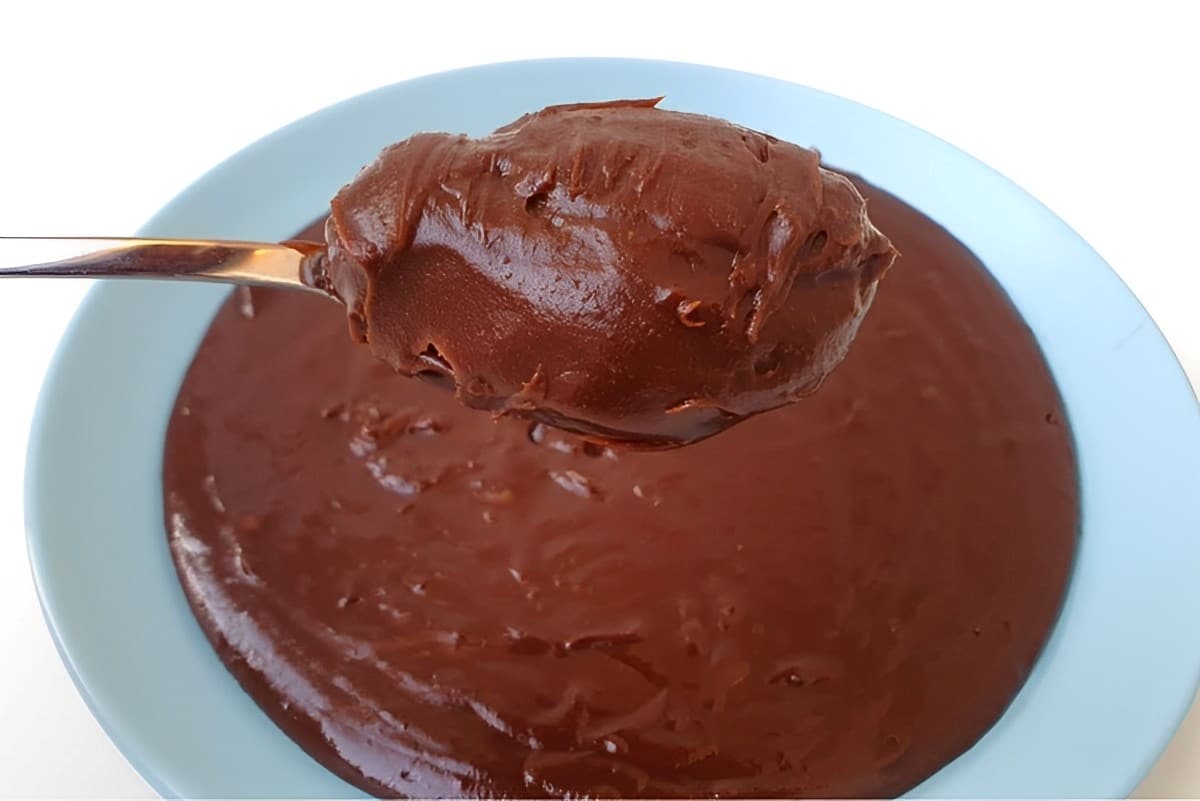 Brigadeiro de colher que derrete na boca feito sem margarina nem creme de leite