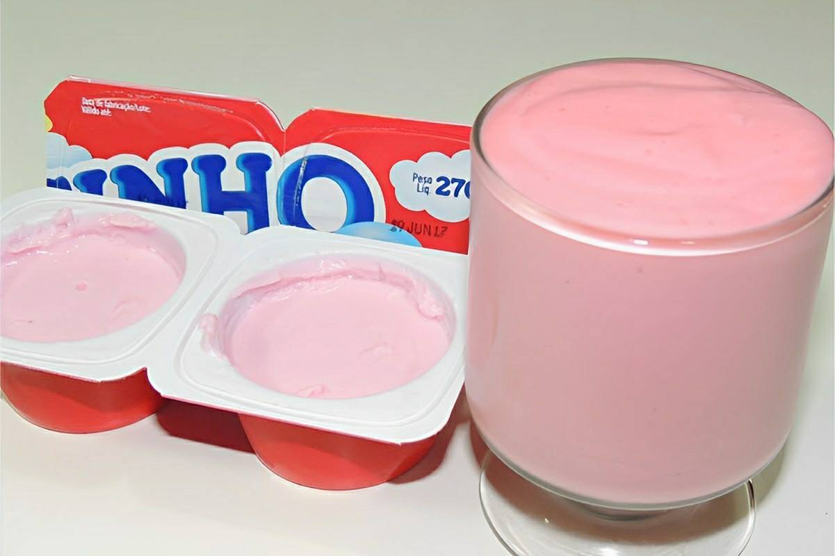 Danoninho caseiro de 3 ingredientes cremoso delicioso e fácil de fazer