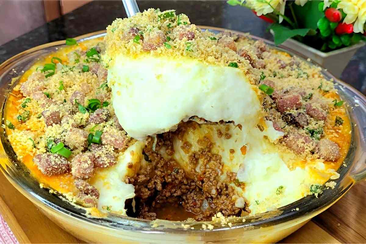 Escondidinho de carne moída cremoso e delicioso perfeito para o seu almoço ou jantar
