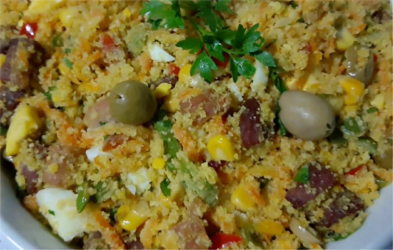 Farofa simples e deliciosa para servir no dia a dia e também em ocasiões especiais