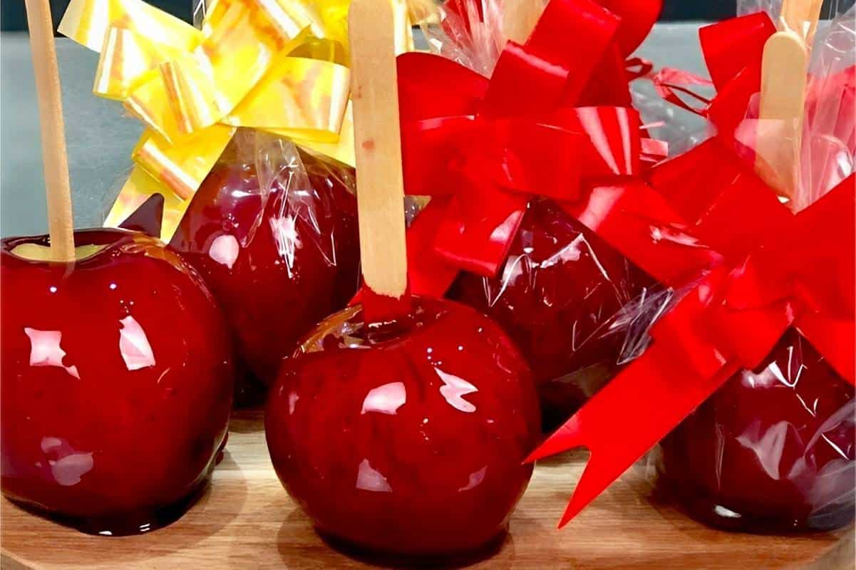 Maçã do amor especial uma delícia que não pode faltar na sua festa junina