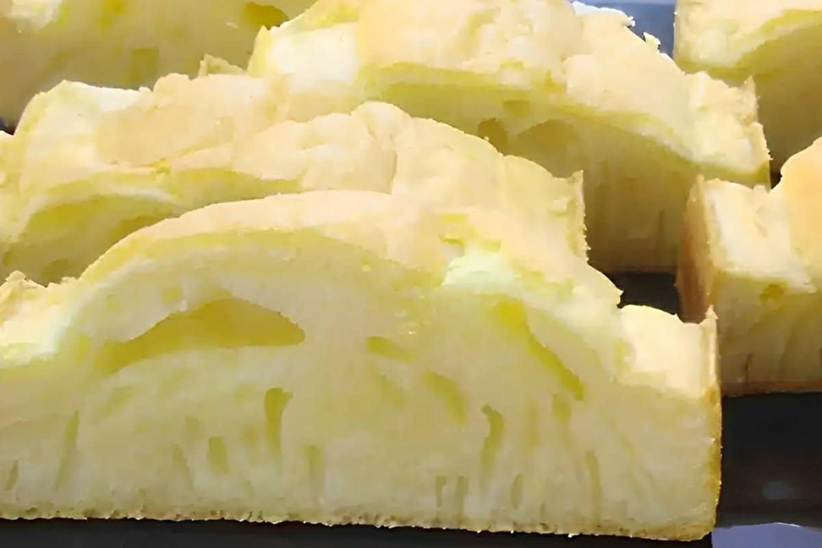 Juntei tapioca com 2 ovos e preparei esse pãozinho maravilhoso para o lanche
