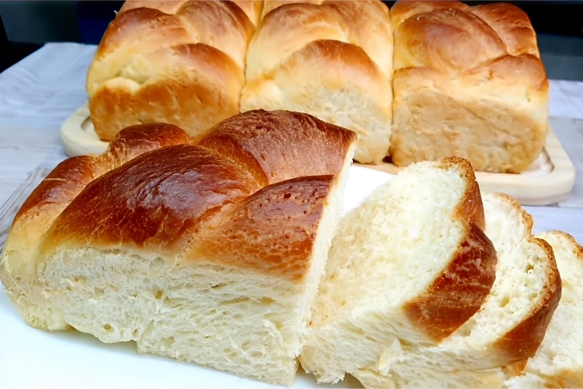Pão brioche amanteigado e fofinho para o seu lanche da tarde ou café da manhã