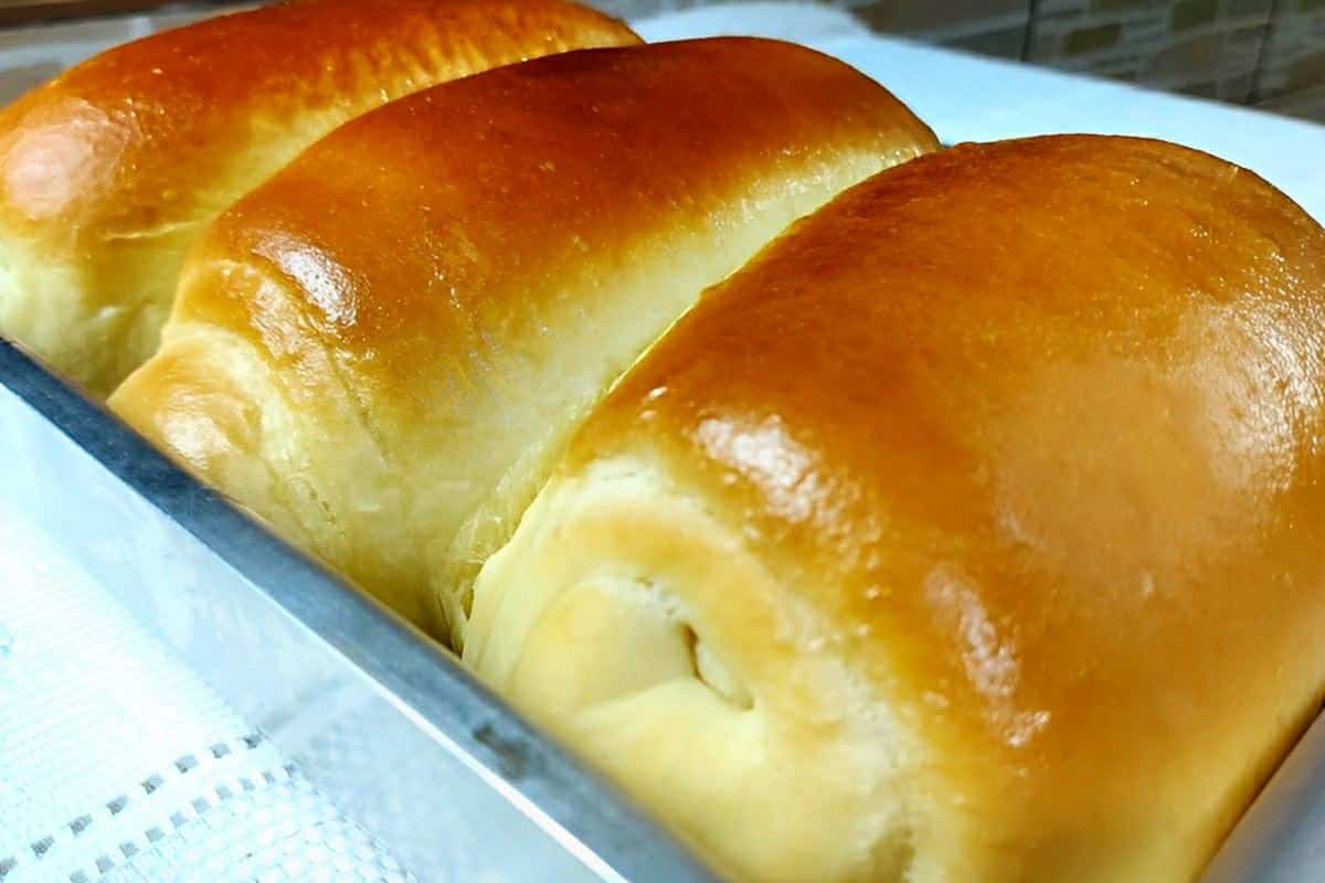 Pão caseiro sem ovos e sem leite muito fácil e prático de preparar