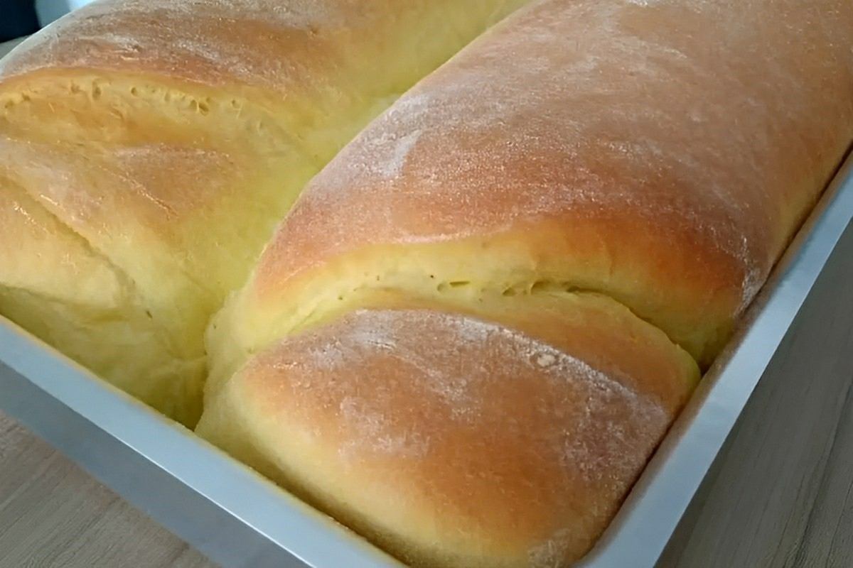 Pão caseiro fofinho e macio feito com ingredientes que você tem em casa