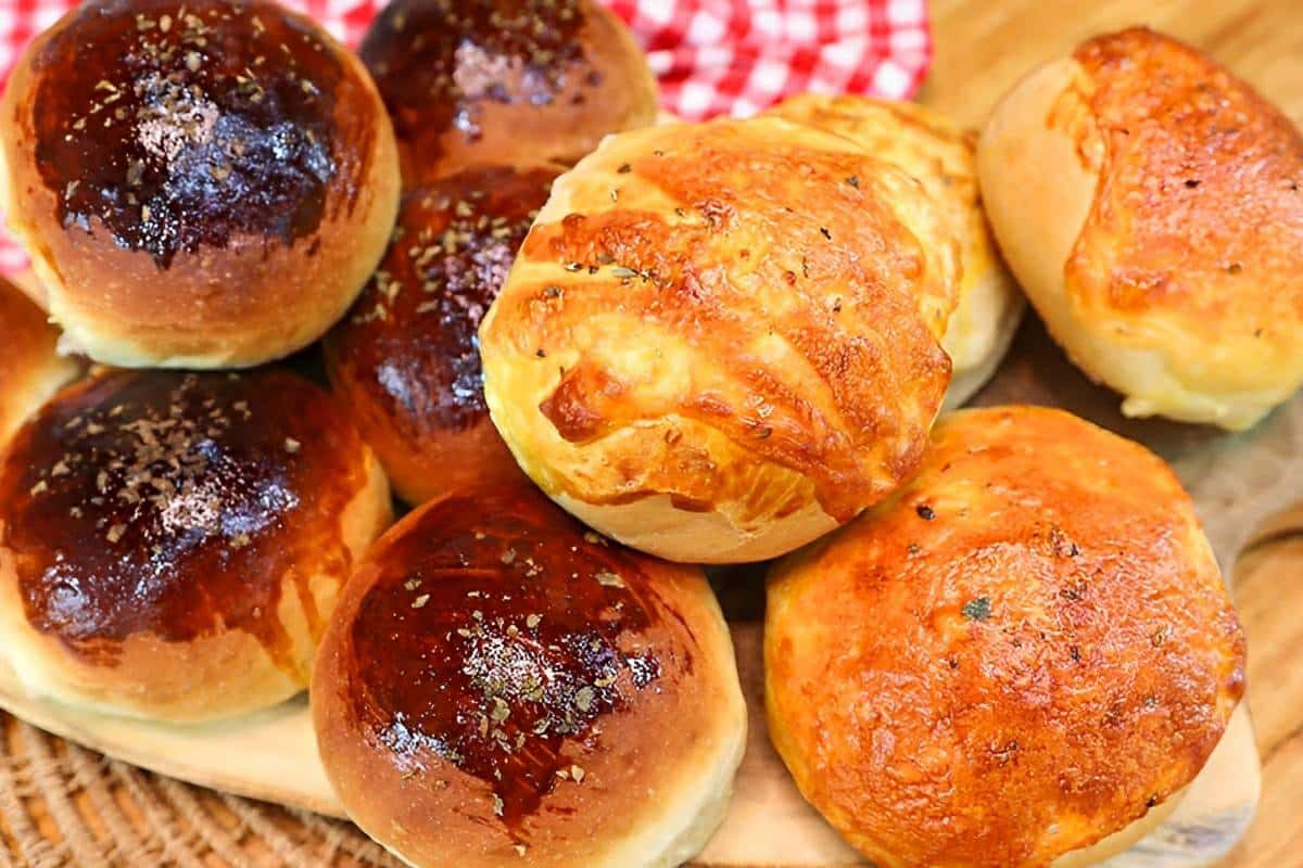 Pão de cebola de liquidificador fofinho saboroso e perfeito para o lanche