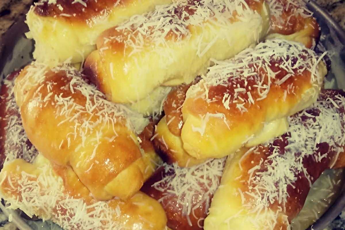 Pão de leite condensado com coco fácil de fazer e perfeito para o lanche ou café