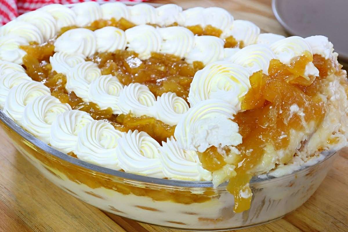Pavê de coco com abacaxi simples e prático perfeito para qualquer dia da semana