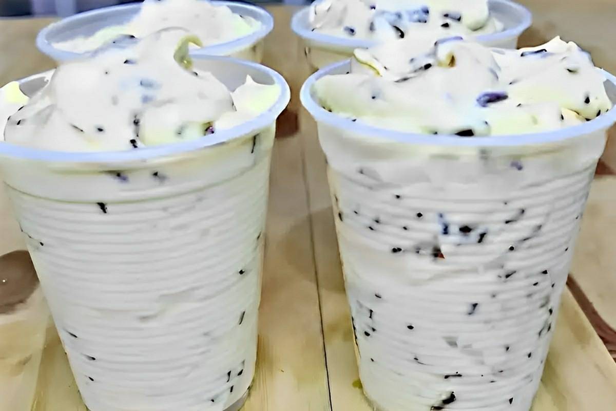 Sobremesa para o dia dos namorados simples e prática é só bater os ingredientes e colocar na geladeira