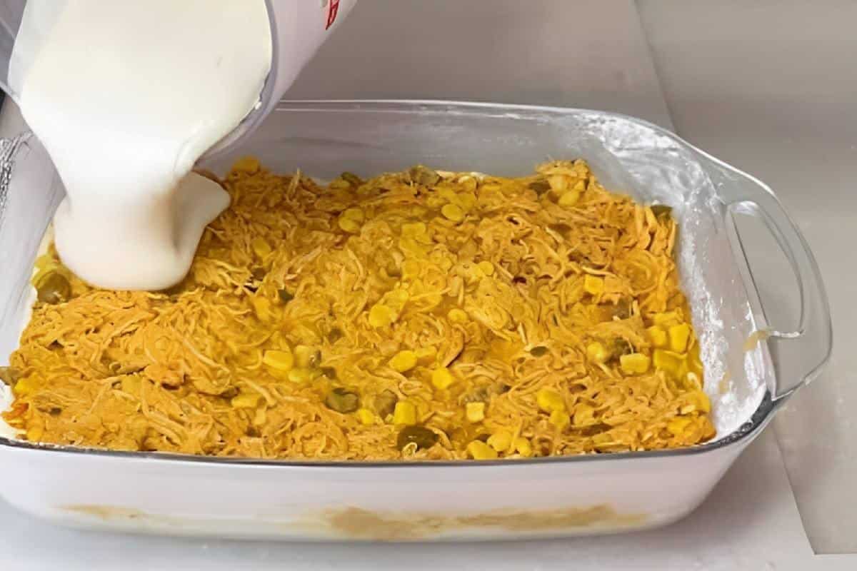 Torta de frango de liquidificador fácil de fazer e perfeita para o lanche