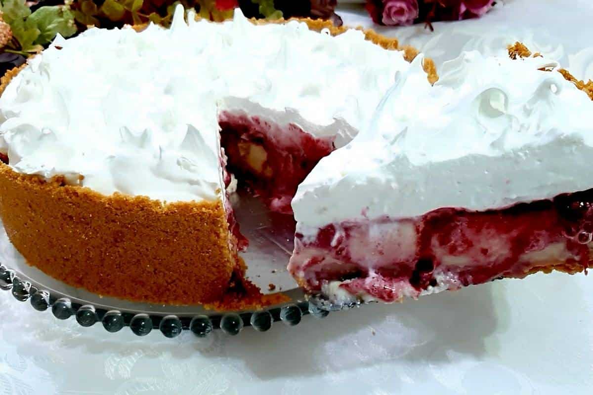 Torta de iogurte grego com geleia de frutas vermelhas leve deliciosa e perfeita para a sobremesa
