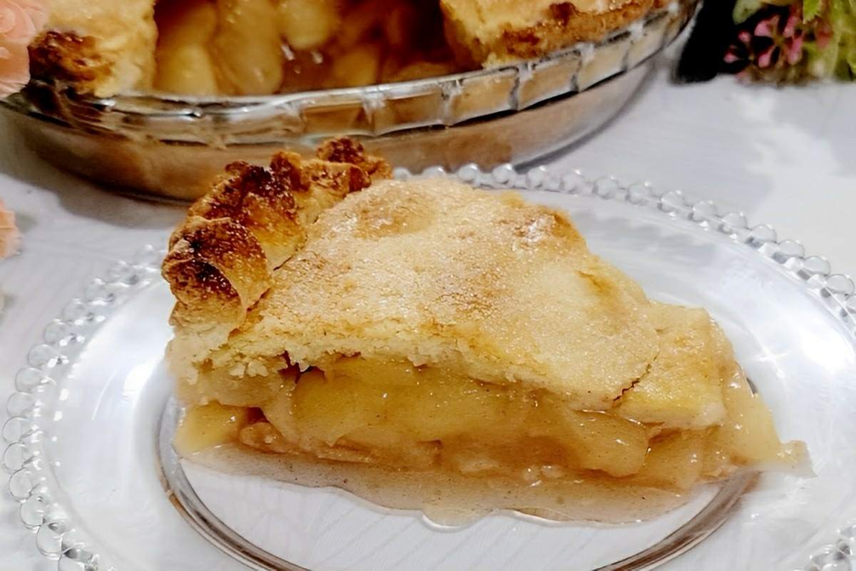 Torta de maçã igual dos filmes e desenhos americanos uma delícia pra fazer na sua casa