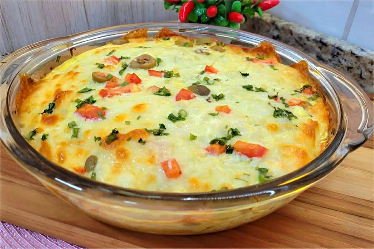 Torta de repolho cremosa deliciosa e fácil de fazer basta misturar os ingredientes e assar
