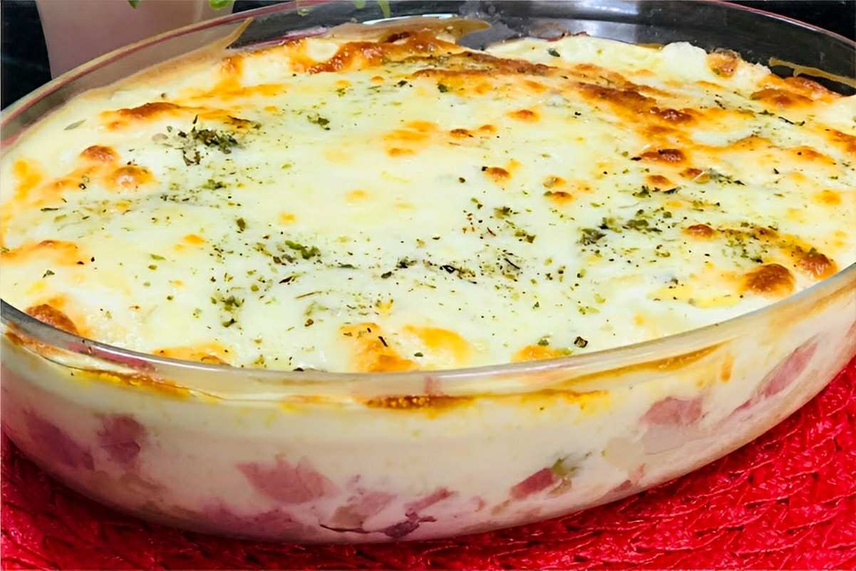 Batata à portuguesa uma receita econômica e deliciosa para servir no almoço em família