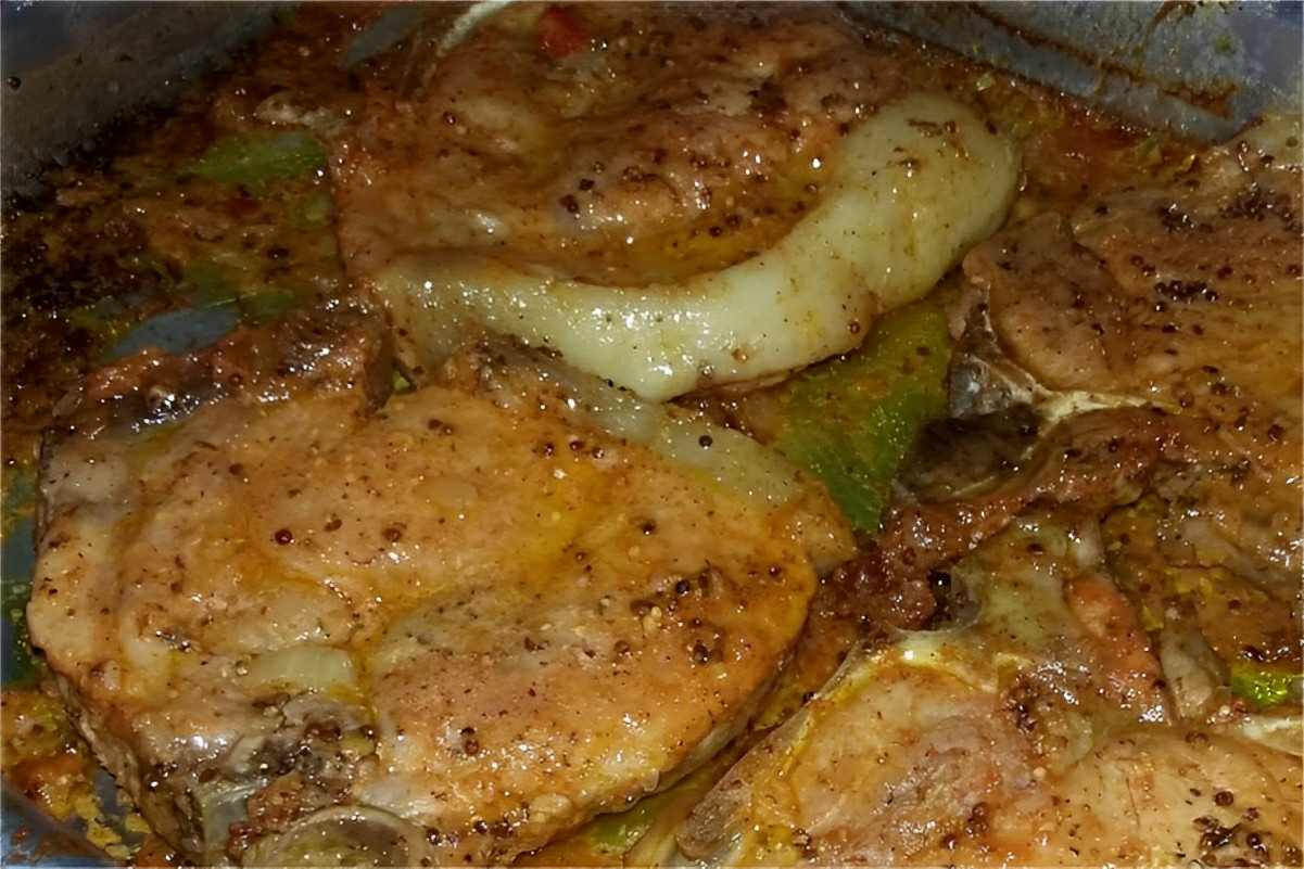 Bisteca de porco no forno com tempero maravilhoso e fácil de fazer