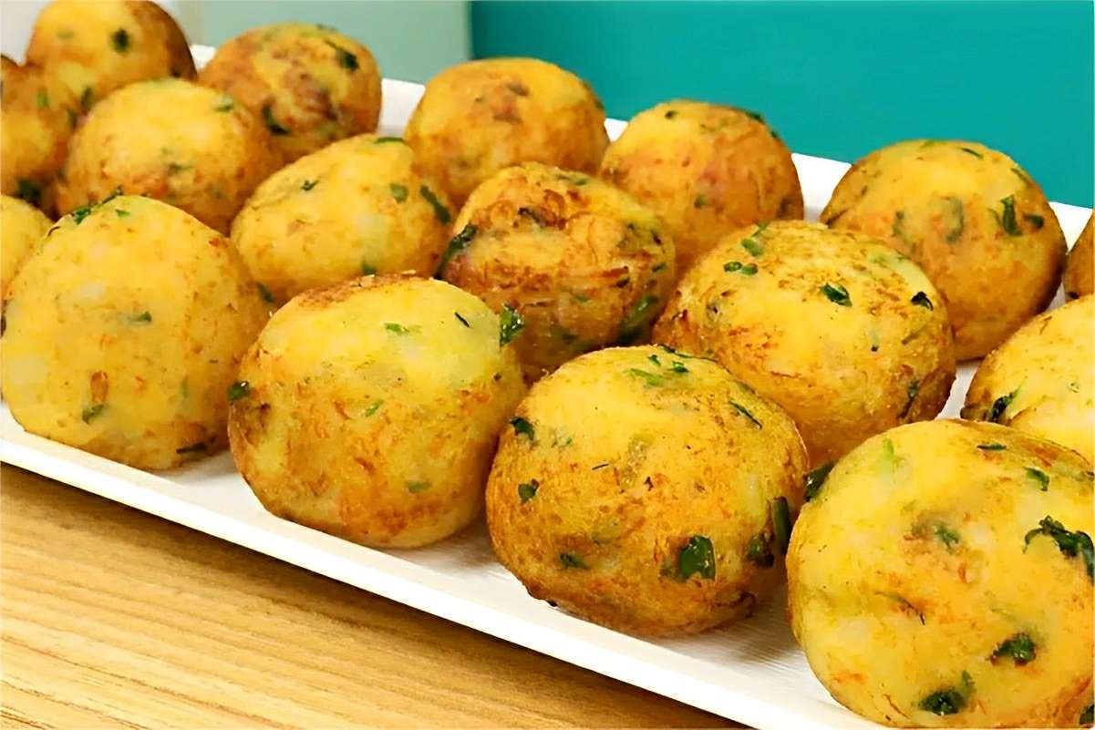 Bolinho de batata com frango que derrete na boca delicioso e muito melhor que coxinha