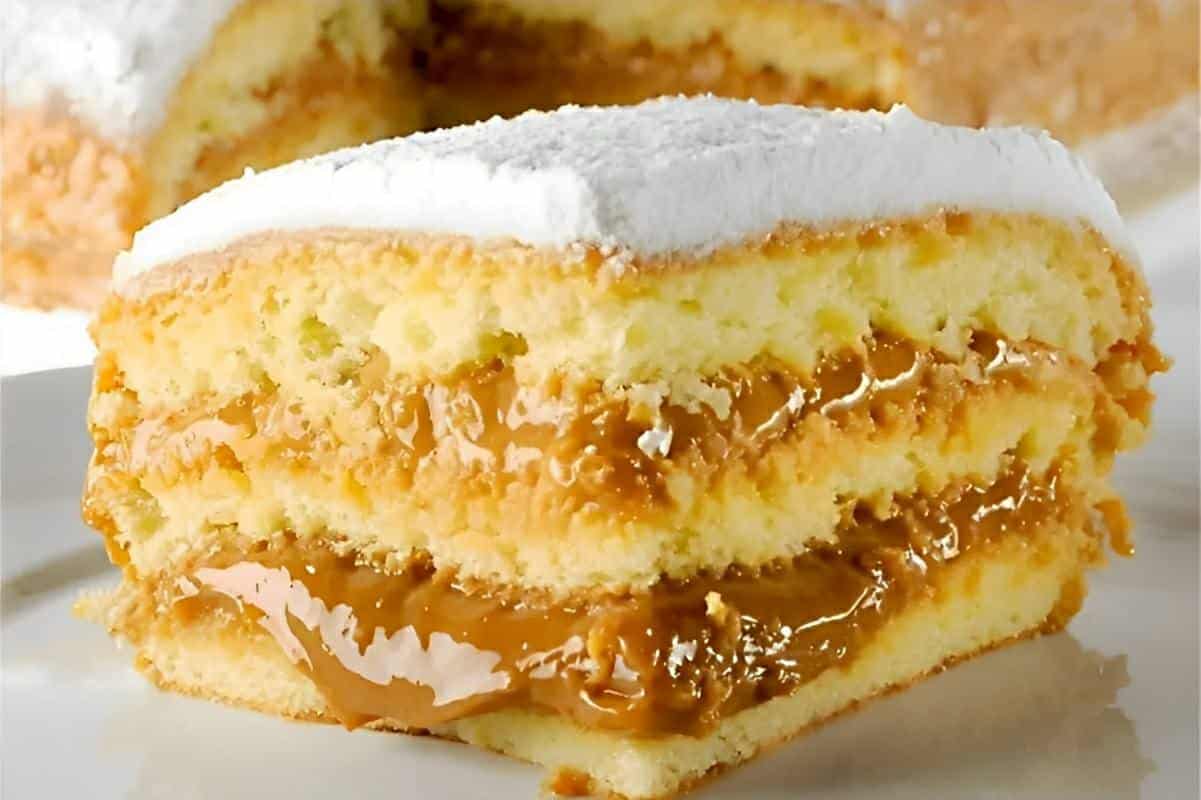 Bolo bem casado com doce de leite bem fofinho delicioso e fácil de fazer