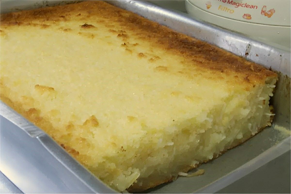 Bolo de aipim cremoso feito no liquidificador é só bater os ingredientes e levar para assar