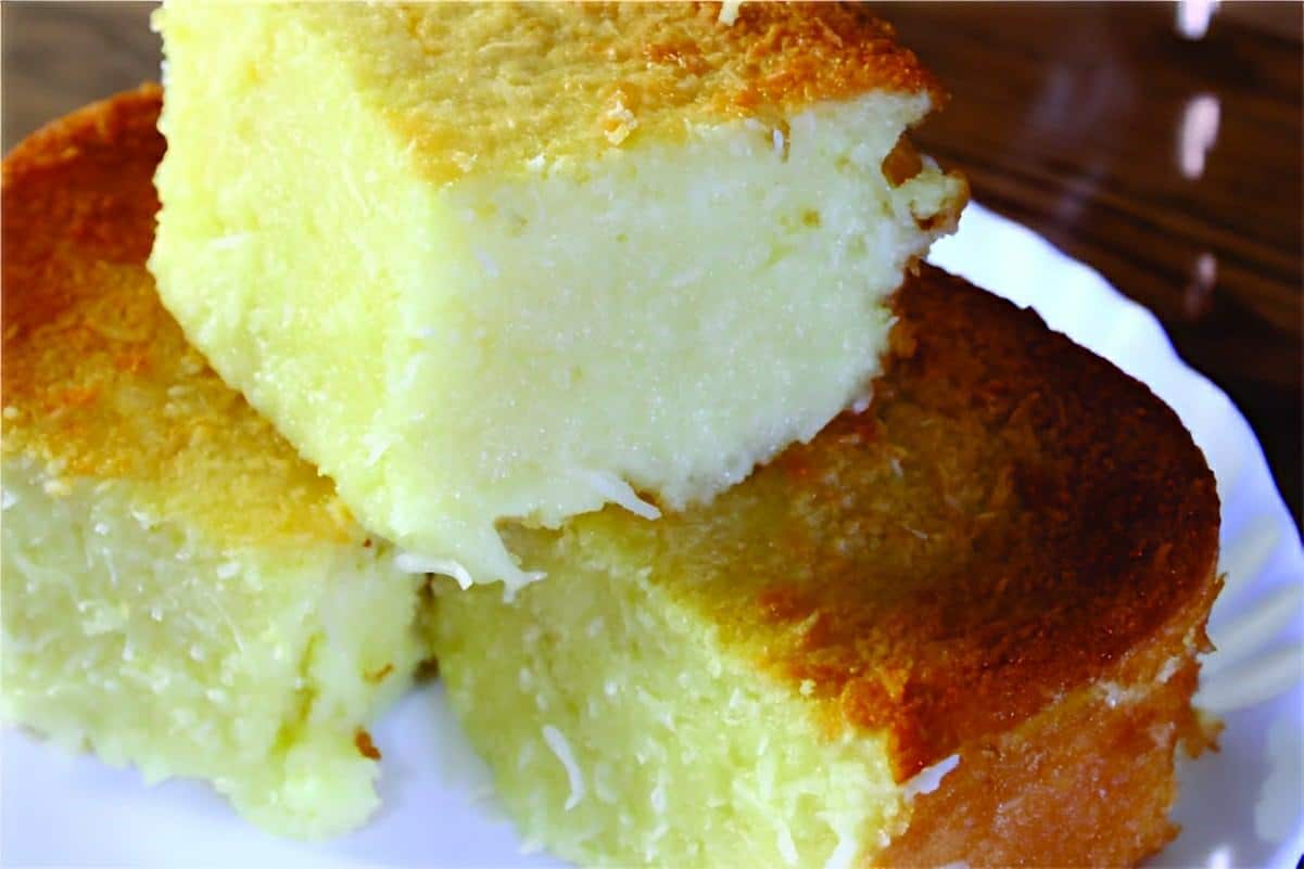 Bolo de aipim cremoso que derrete na boca perfeito para servir no lanche ou café