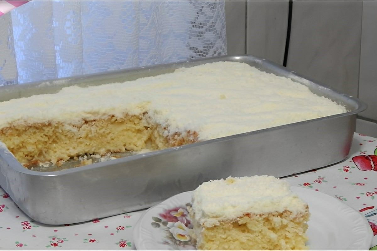 Bolo de Leite Ninho simples fofinho e delicioso para o seu lanche da tarde ou café da manhã