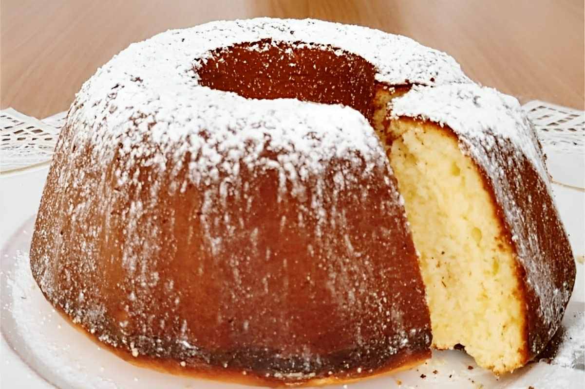 Bolo de limão com um toque especial que fica muito fofinho com poucos ingredientes