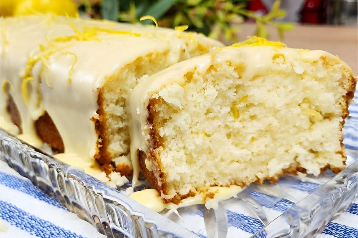 Bolo de limão siciliano que derrete na boca muito fácil de fazer é só misturar os ingredientes e assar