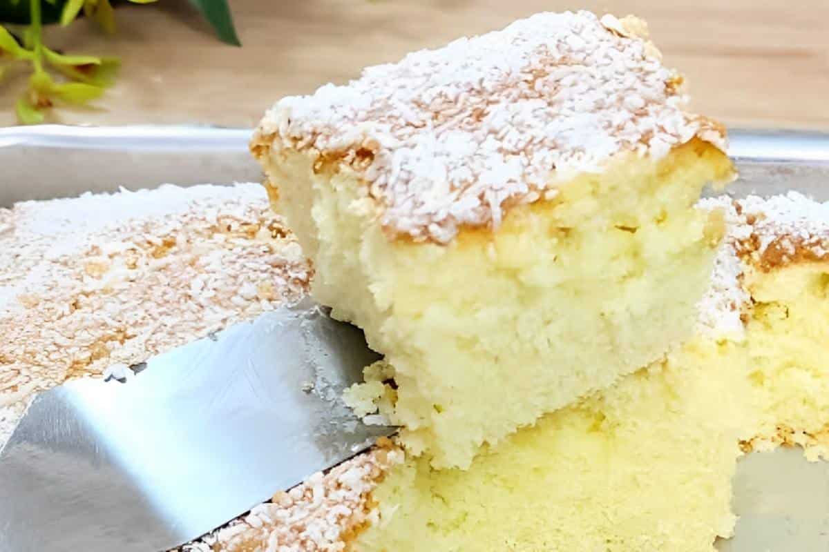 Bolo de maisena com coco um bolo bem molhadinho que fica uma delícia em casa todos adoram