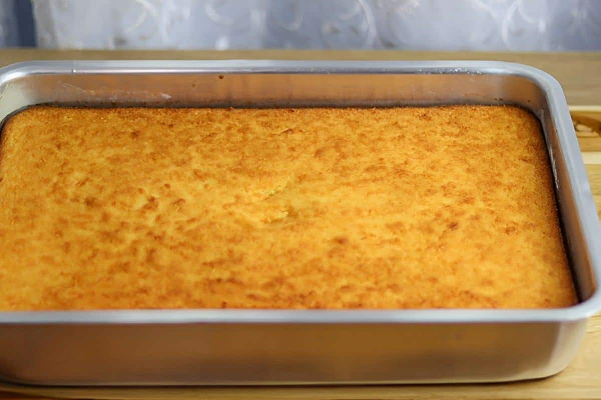Bolo de mandioca com coco maravilhoso e você nem acredita como é fácil de fazer essa delícia