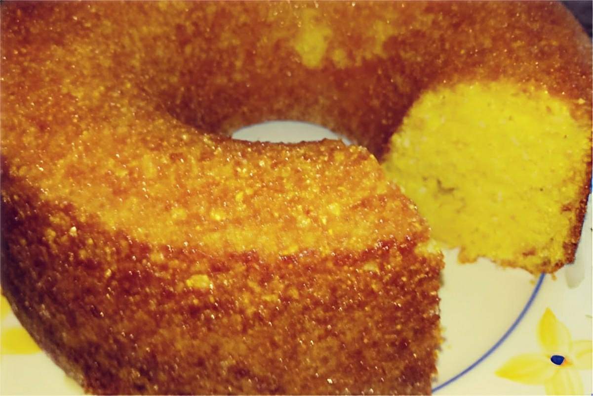 Bolo de milho com flocão muito fácil é só bater os ingredientes no liquidificador e levar para assar