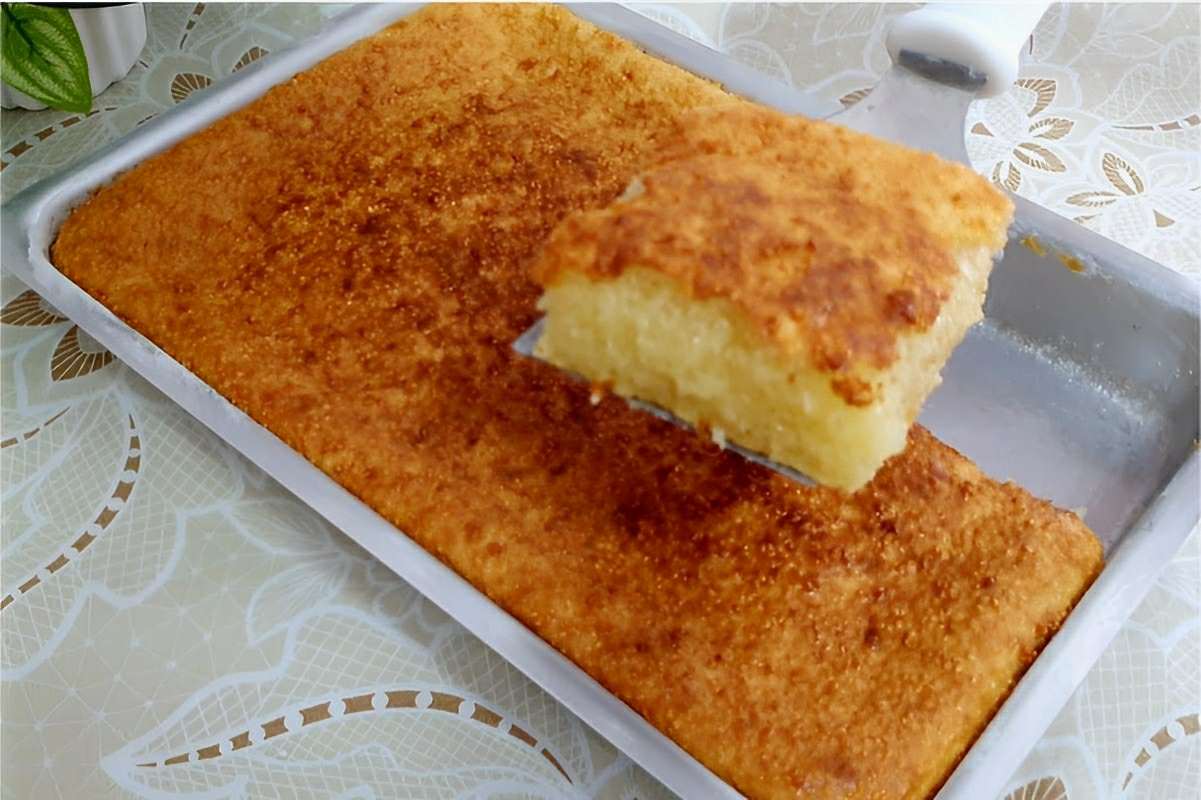 Bolo de tapioca granulada assado no forno delicioso e perfeito para seu lanche ou café
