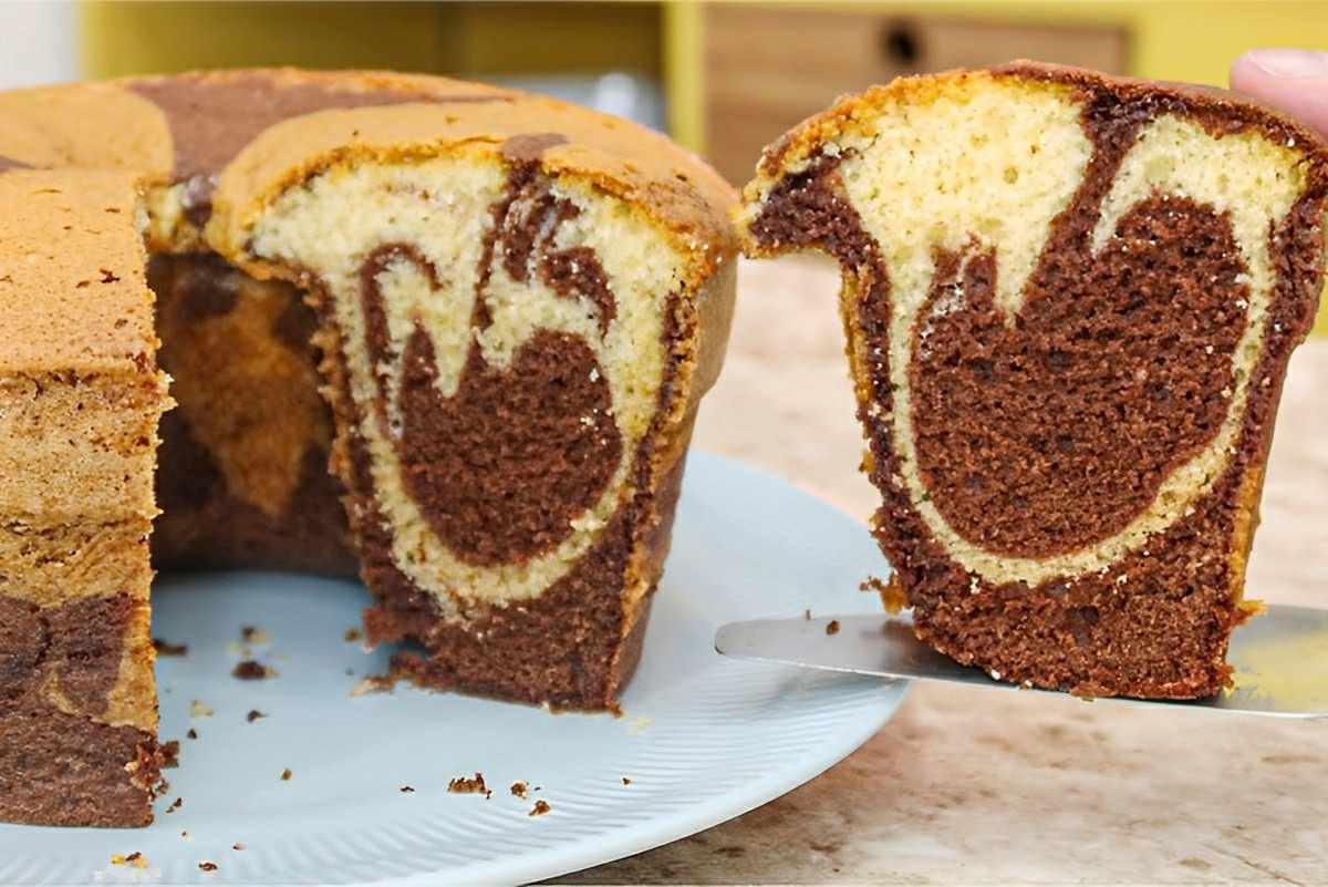 Bolo mesclado simples e prático perfeito para o seu lanche da tarde ou café da manhã
