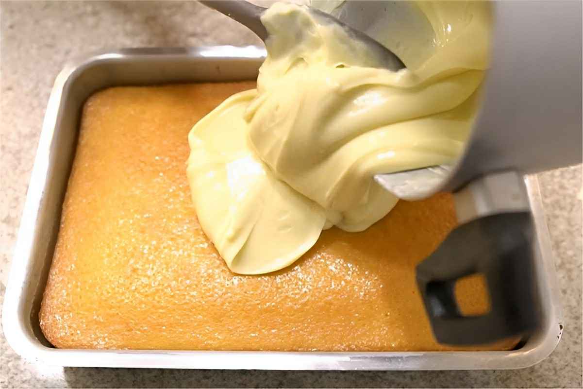 Bolo moça cremosa bem molhadinho saboroso e fácil de fazer