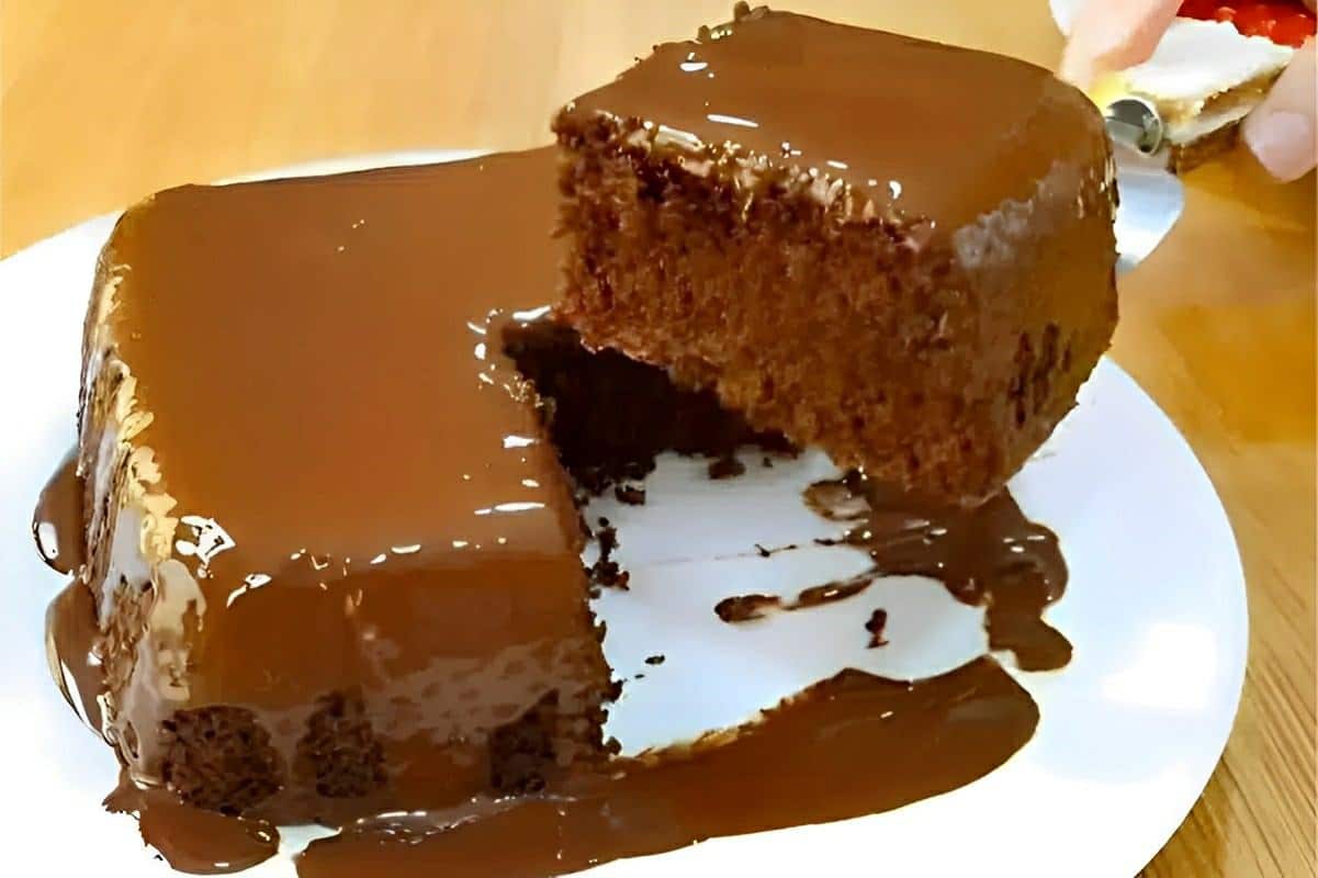 Bolo simples e rápido que fica pronto em 5 minutos e não leva farinha de trigo leite e açúcar