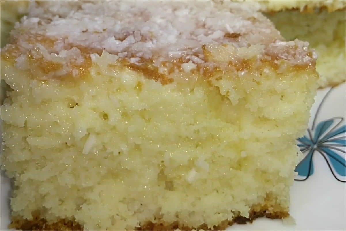 Bolo toalha felpuda aquele bolo de coco molhadinho e delicioso que todo mundo adora