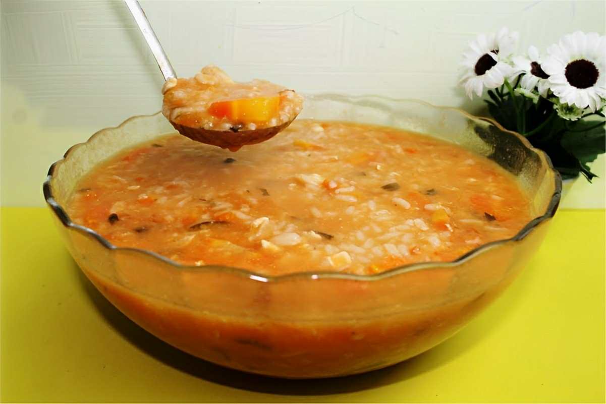 Canja de galinha simples fácil e saborosa perfeita para aquecer nos dias frios