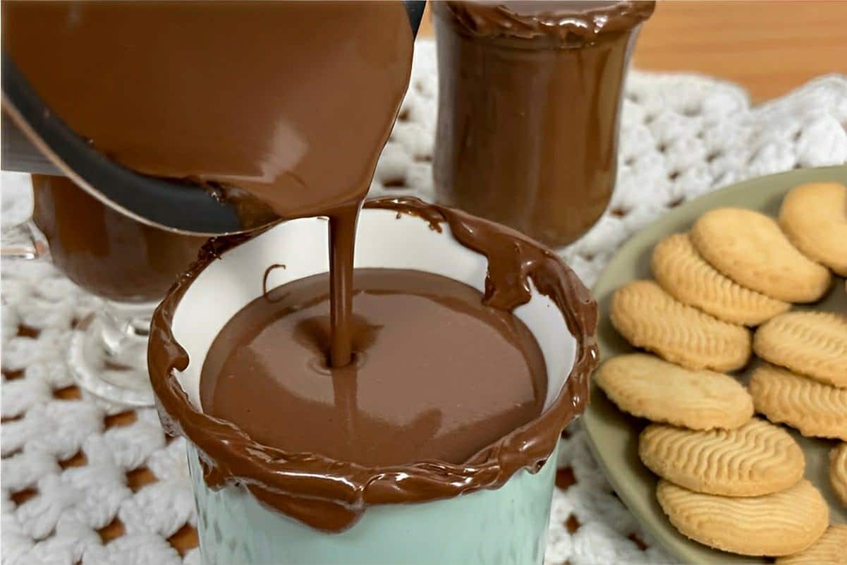 Chocolate quente sem leite condensado nem maisena simplesmente perfeito