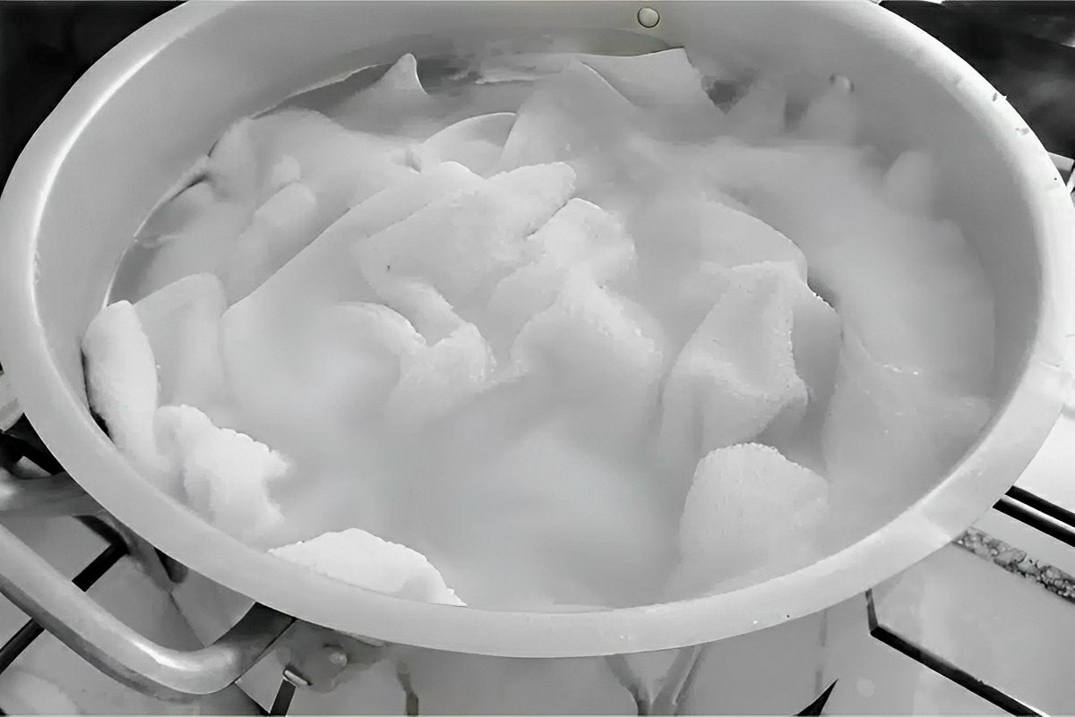 Como tirar amarelado de roupas brancas com apenas 2 ingredientes e sem fazer esforço