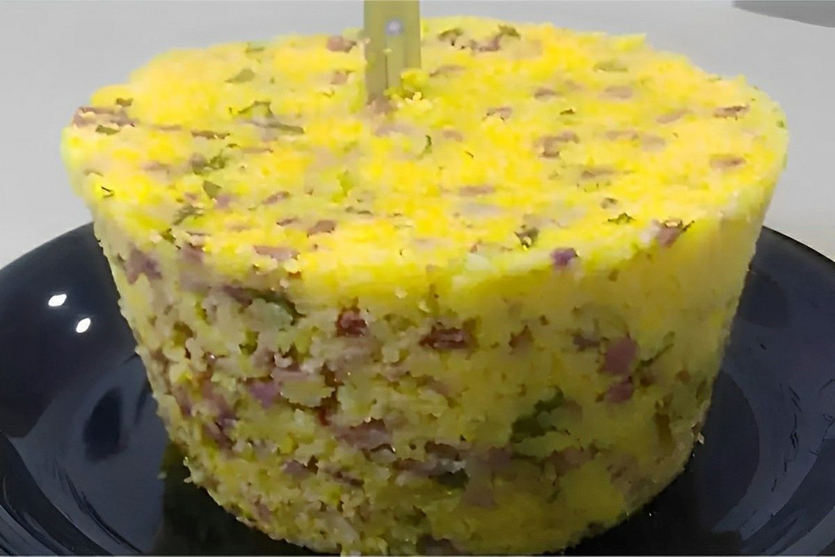 Cuscuz temperado simples e rápido que fica pronto em 15 minutos