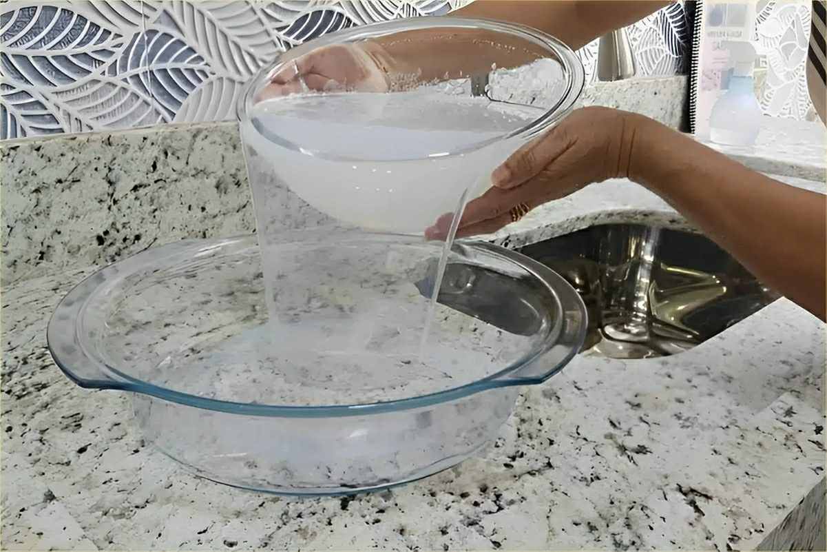 Misturei açúcar e sal e fiz um detergente caseiro poderoso para louças e panelas