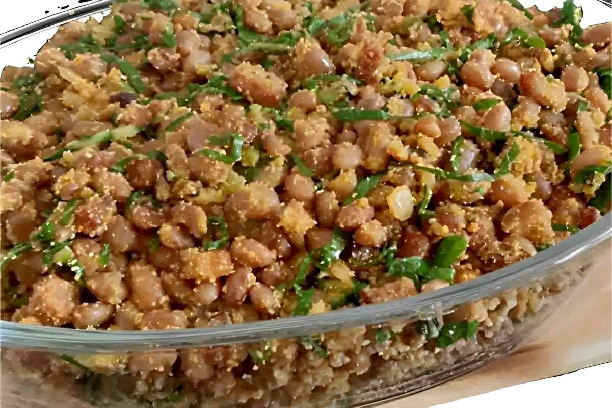 Feijão tropeiro fácil de fazer e delicioso para qualquer dia da semana