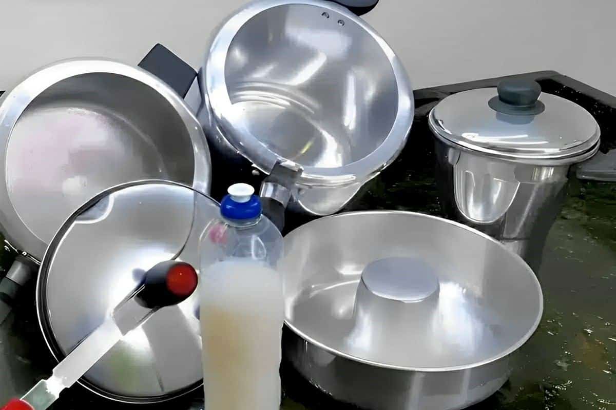 Limpa alumínio caseiro que fiz usando apenas 3 ingredientes e deixou minhas panelas brilhando