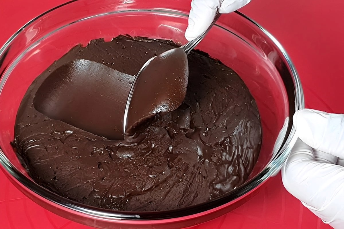Mousse de chocolate para sobremesa e também para rechear bolos e tortas