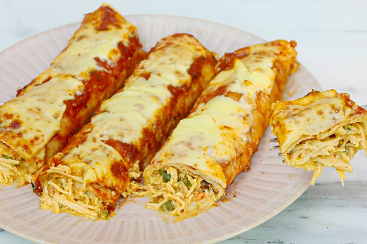 Panqueca de frango deliciosa com uma massa bem fácil de fazer que fica pronta muito rápido