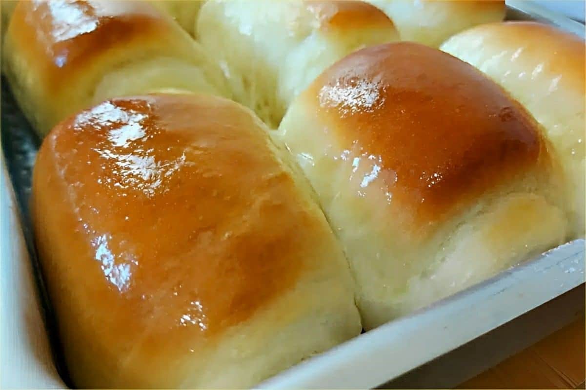 Pão caseiro sem sova muito fofinho e perfeito para servir no lanche ou café