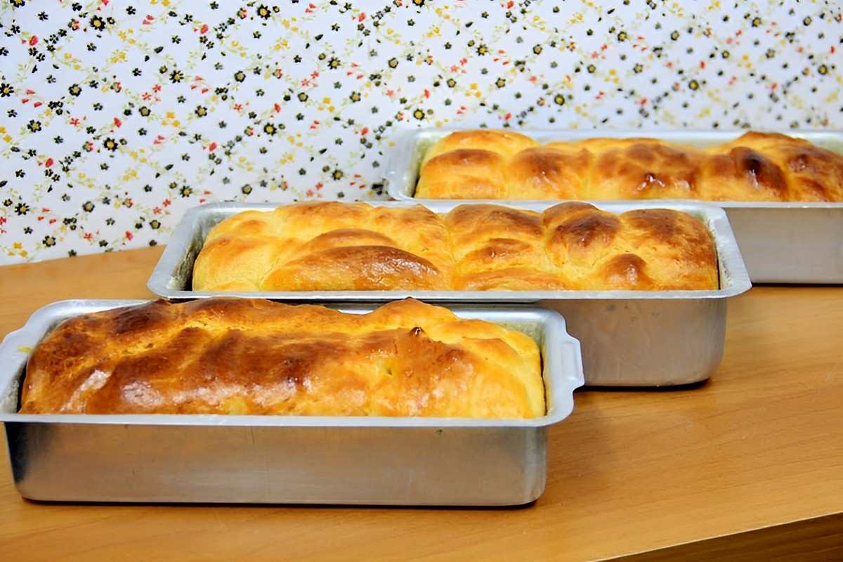 Pão caseiro muito fácil é só bater os ingredientes no liquidificador misturar a farinha e está pronto
