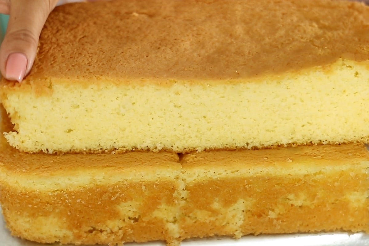 Pão de ló fofinho e delicioso com sabor neutro para usar com qualquer tipo de recheio