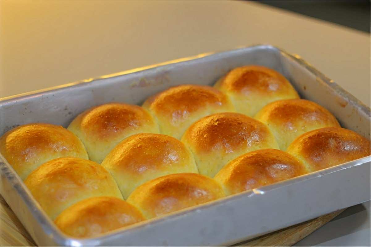 Pão doce de liquidificador é só bater os ingredientes misturar farinha modelar e assar