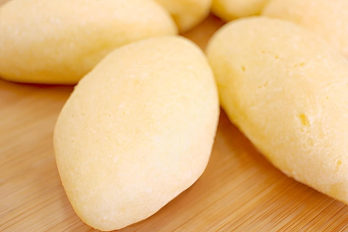 Pãozinho de tapioca fácil e delicioso para substituir o pão francês do café da manhã