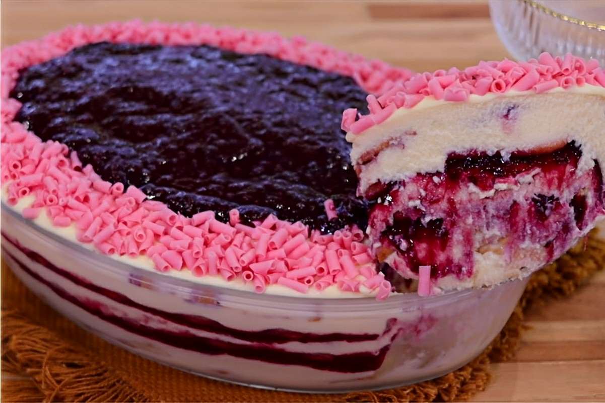Pavê 4 leites com frutas vermelhas uma sobremesa surpreendente para o almoço em família